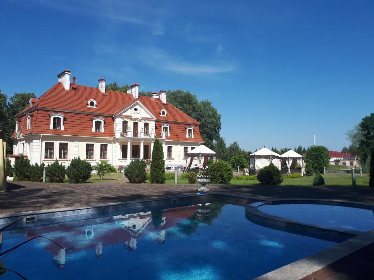 Sventes Muiza Hotel Buitenkant foto