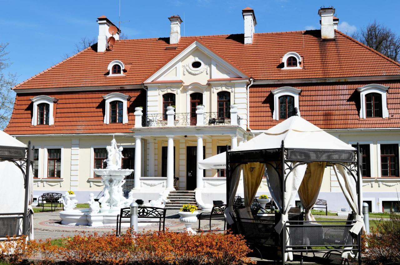 Sventes Muiza Hotel Buitenkant foto