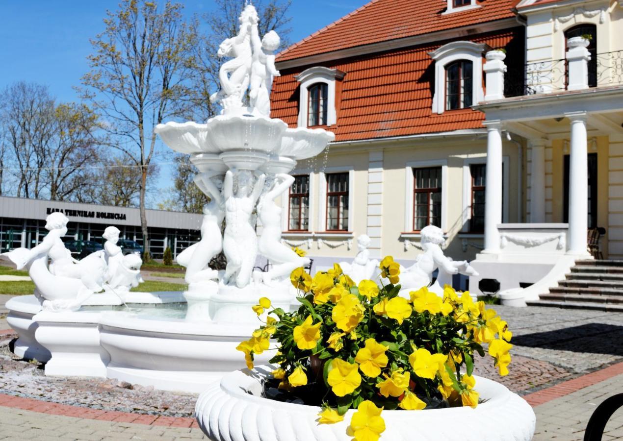 Sventes Muiza Hotel Buitenkant foto