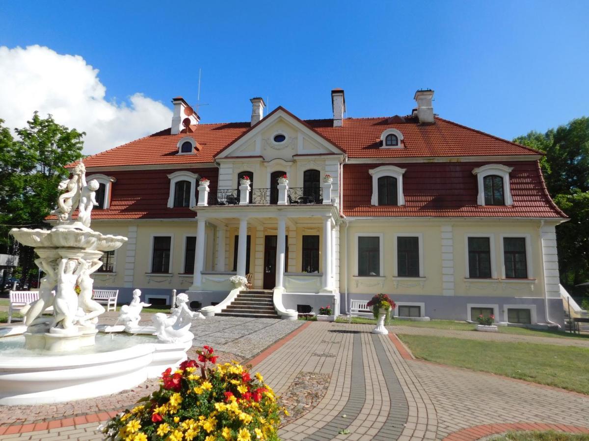 Sventes Muiza Hotel Buitenkant foto