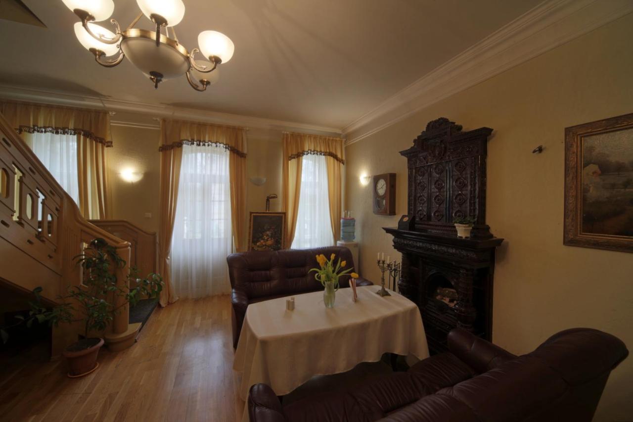 Sventes Muiza Hotel Buitenkant foto