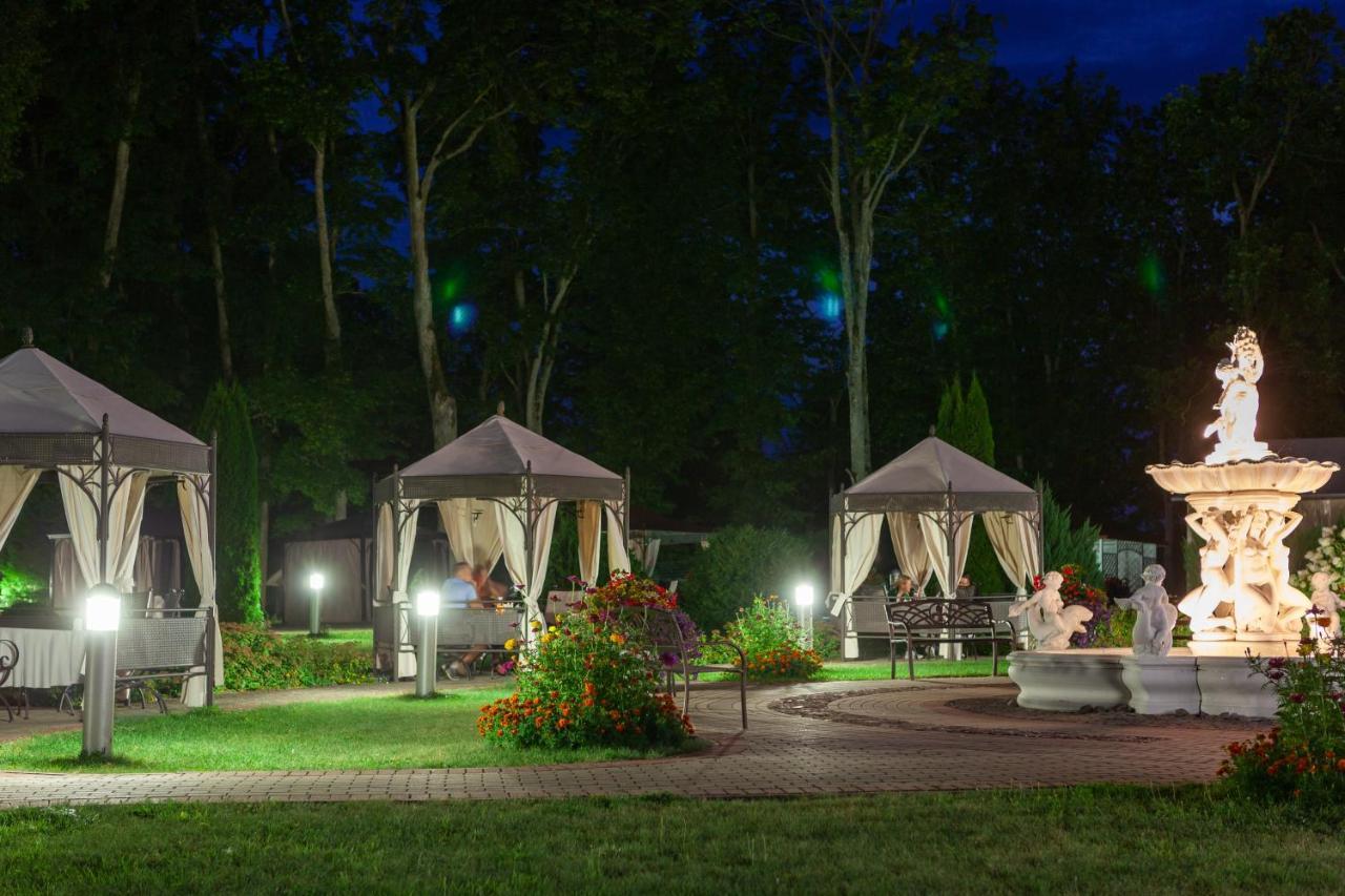 Sventes Muiza Hotel Buitenkant foto