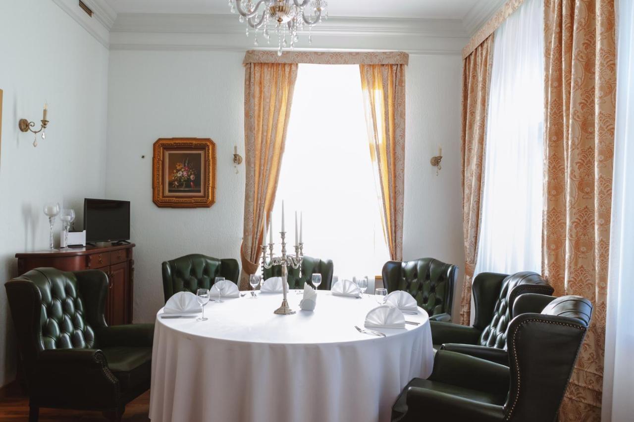 Sventes Muiza Hotel Buitenkant foto