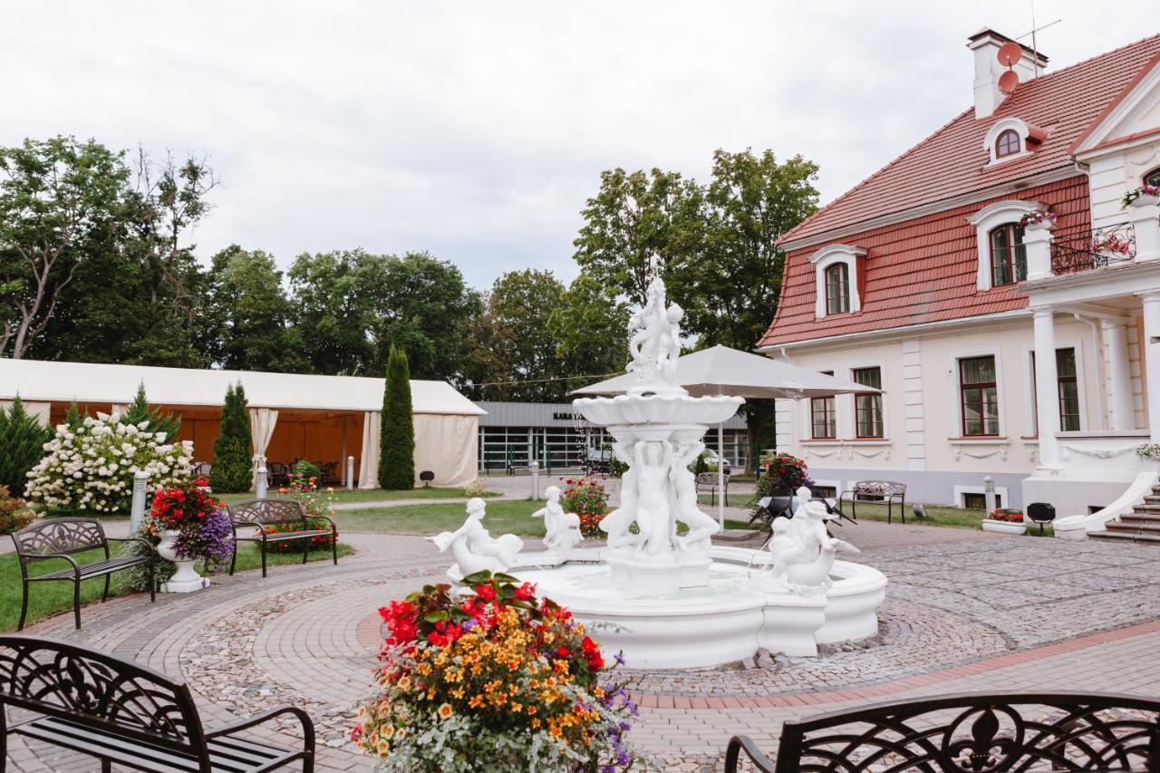 Sventes Muiza Hotel Buitenkant foto