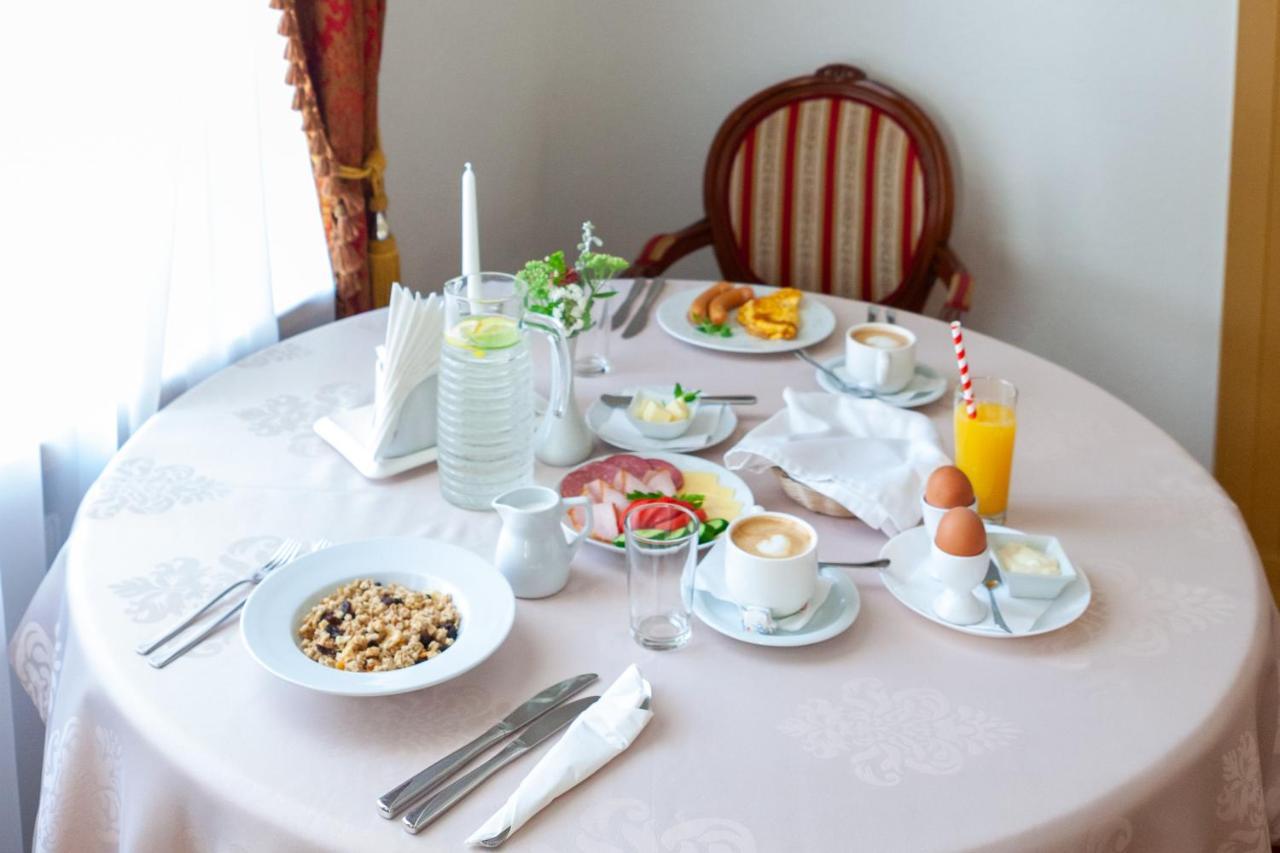 Sventes Muiza Hotel Buitenkant foto