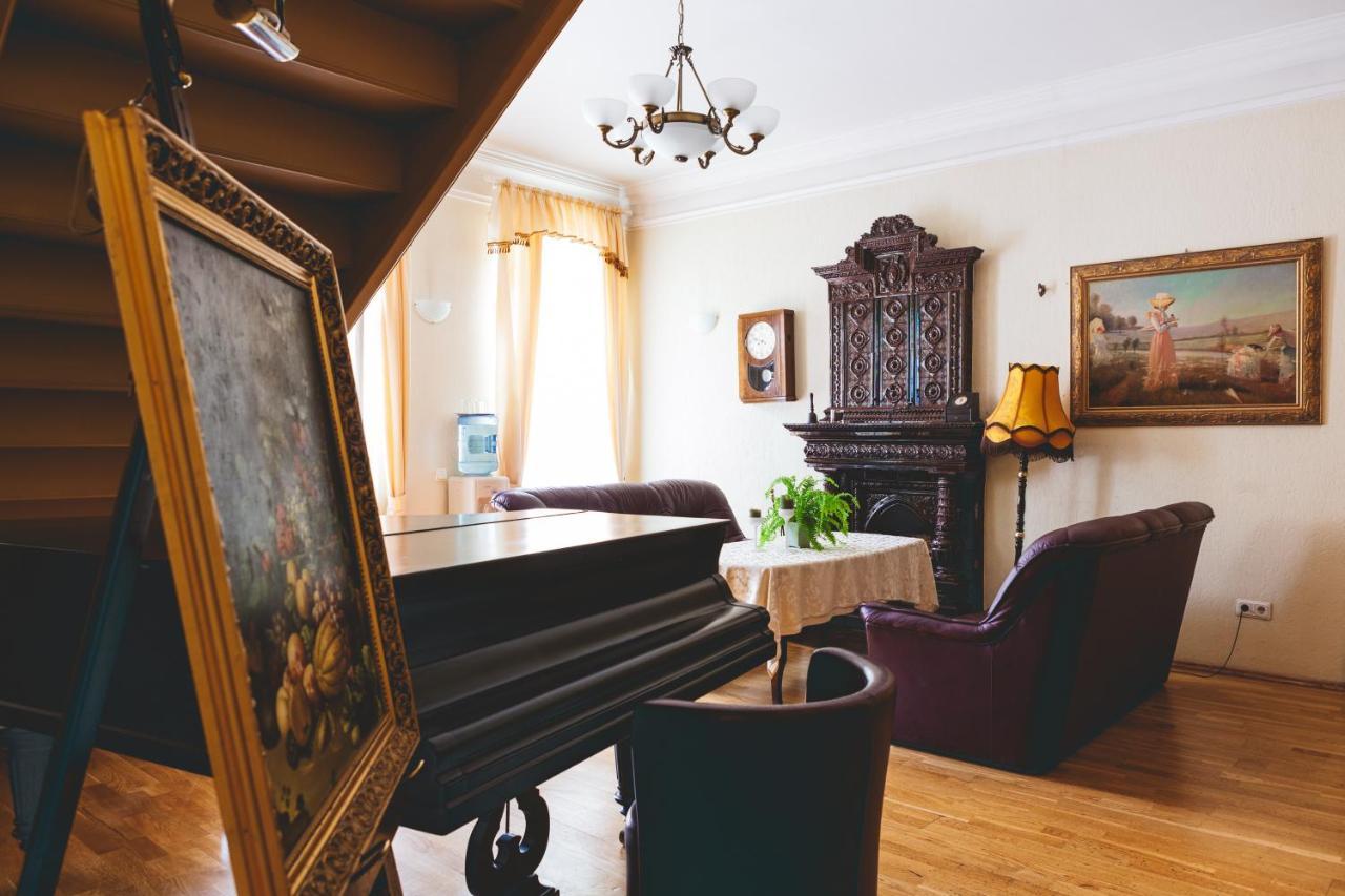 Sventes Muiza Hotel Buitenkant foto