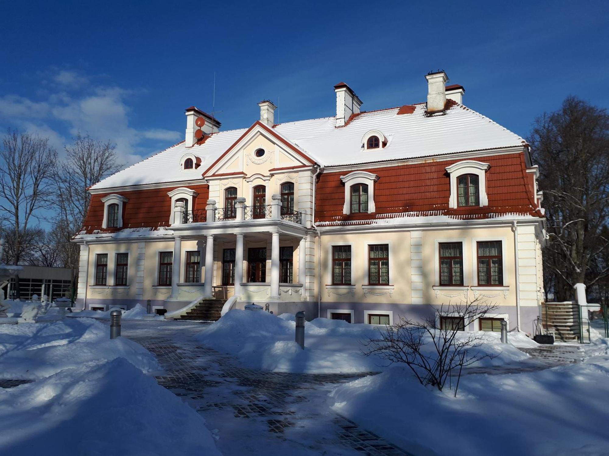 Sventes Muiza Hotel Buitenkant foto