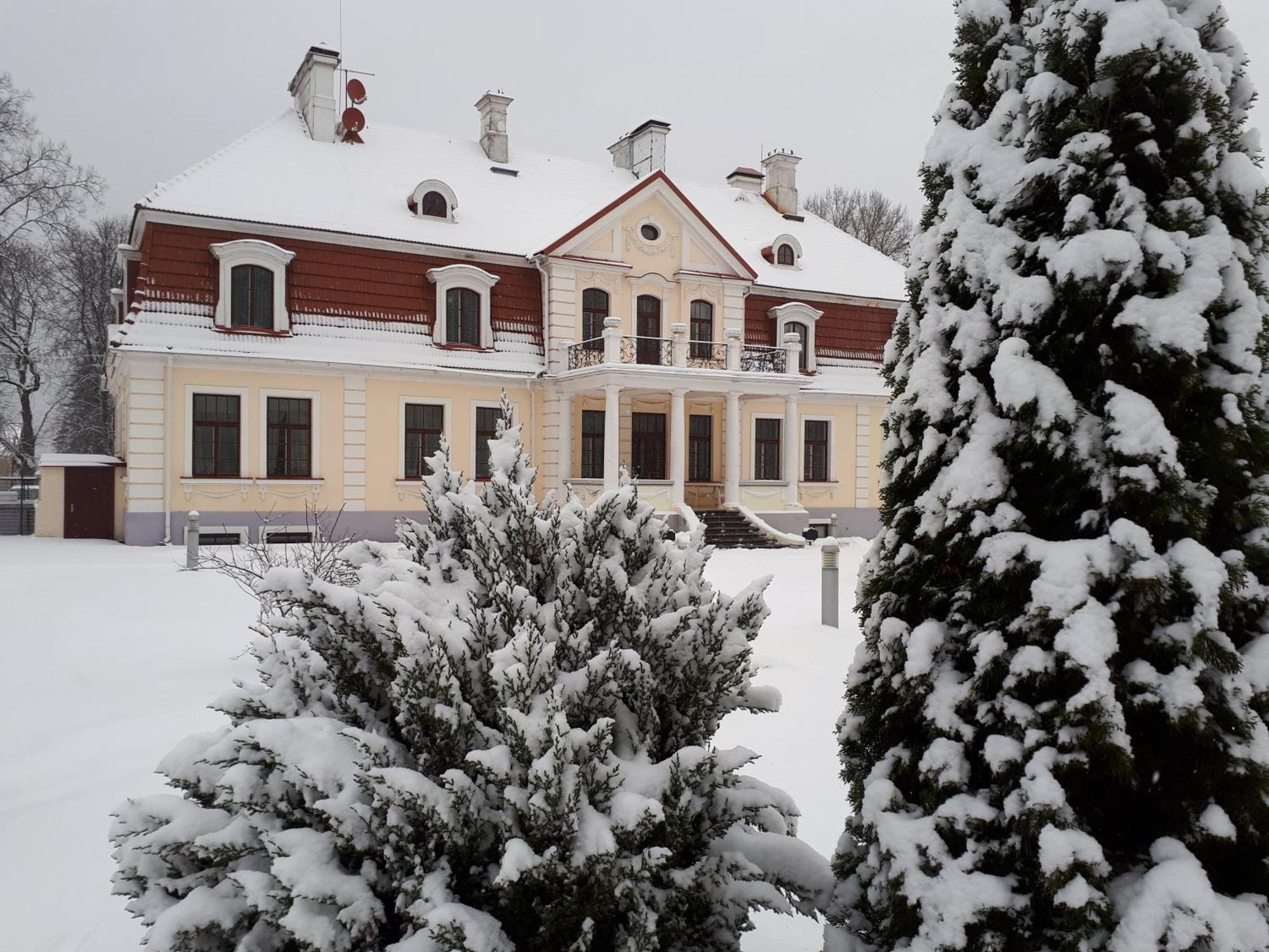 Sventes Muiza Hotel Buitenkant foto
