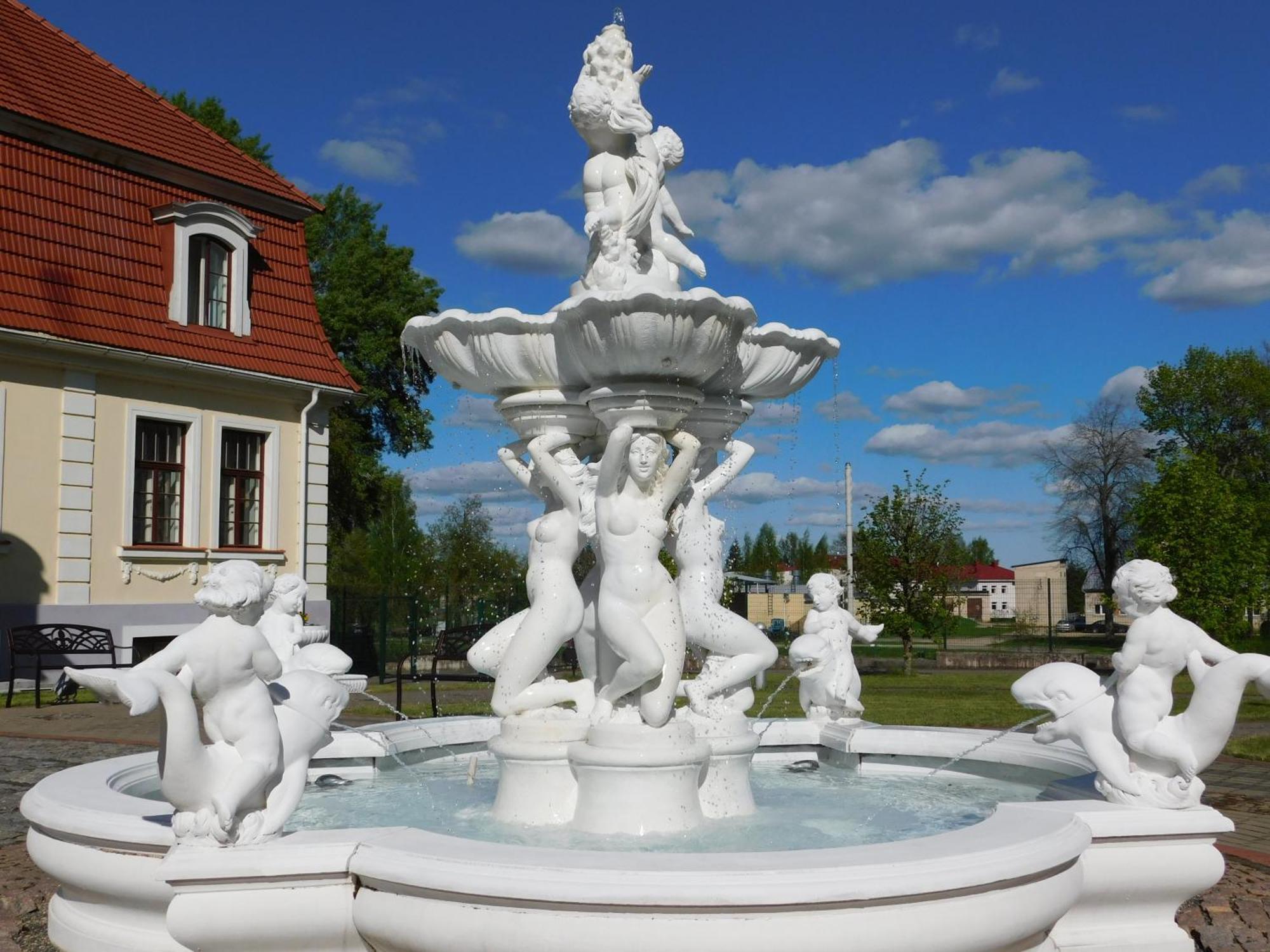 Sventes Muiza Hotel Buitenkant foto