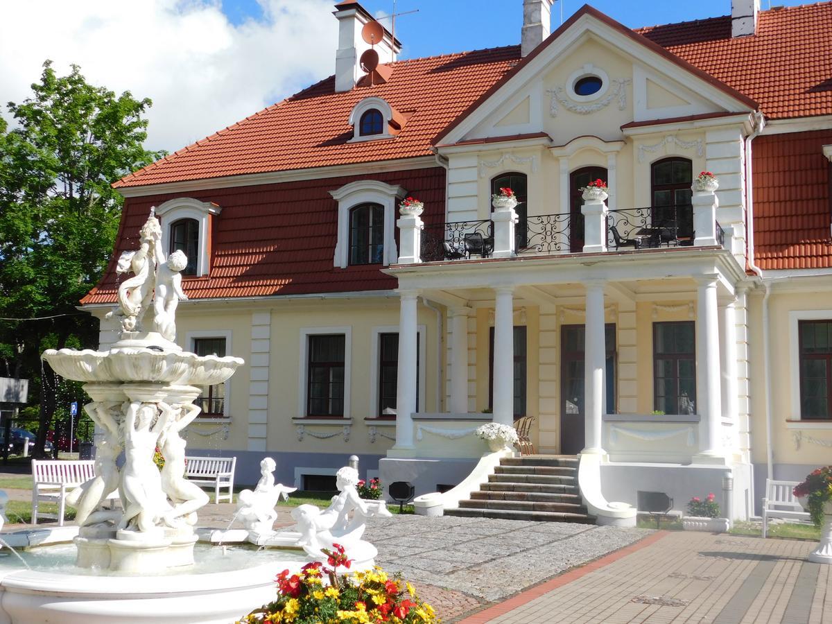 Sventes Muiza Hotel Buitenkant foto
