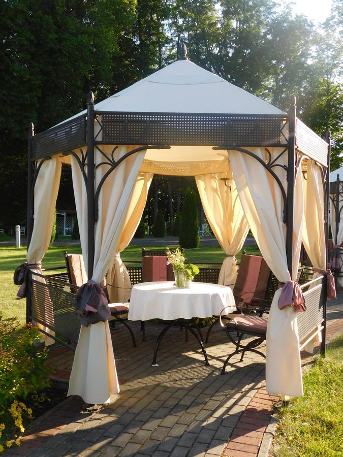 Sventes Muiza Hotel Buitenkant foto