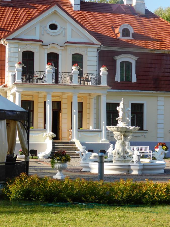 Sventes Muiza Hotel Buitenkant foto