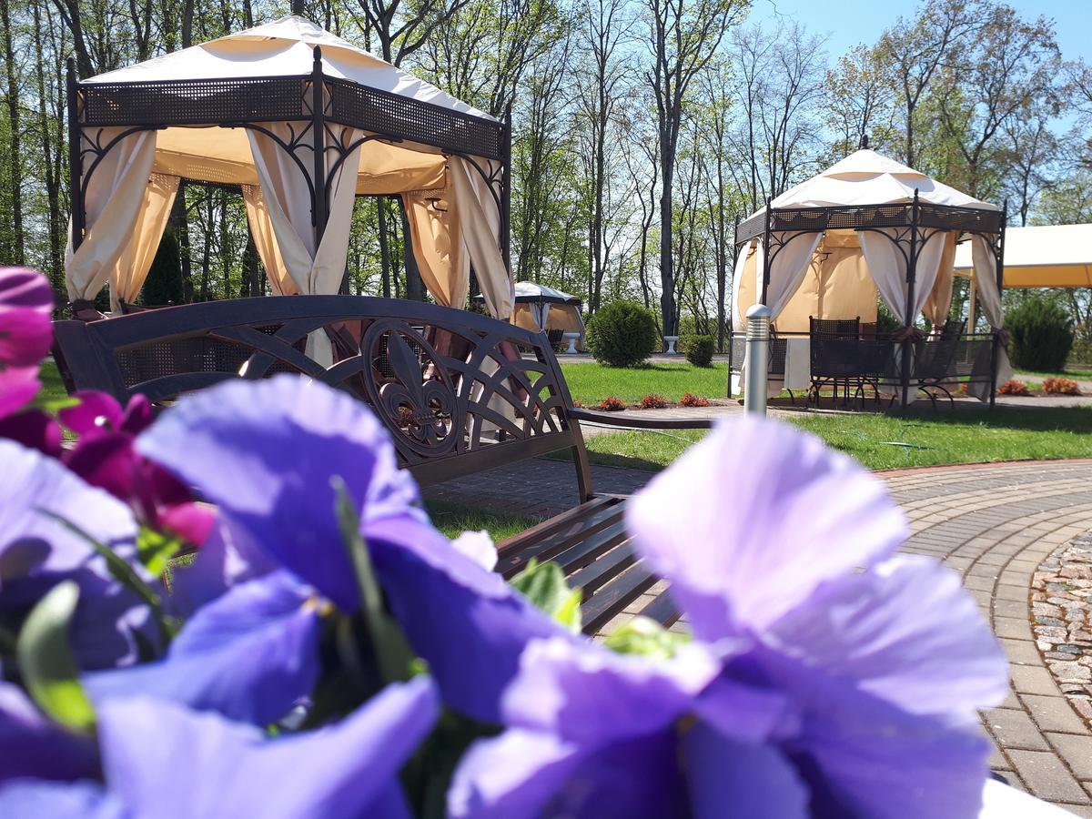 Sventes Muiza Hotel Buitenkant foto