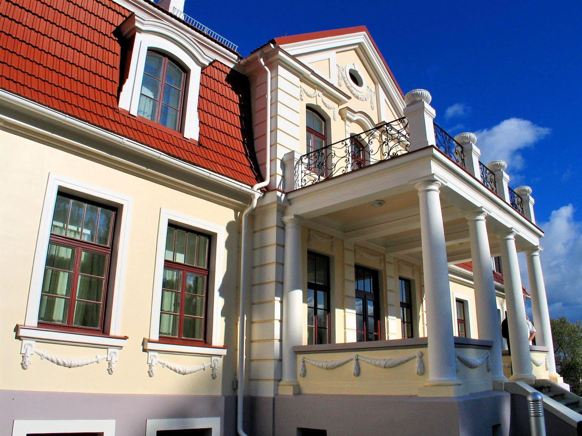 Sventes Muiza Hotel Buitenkant foto