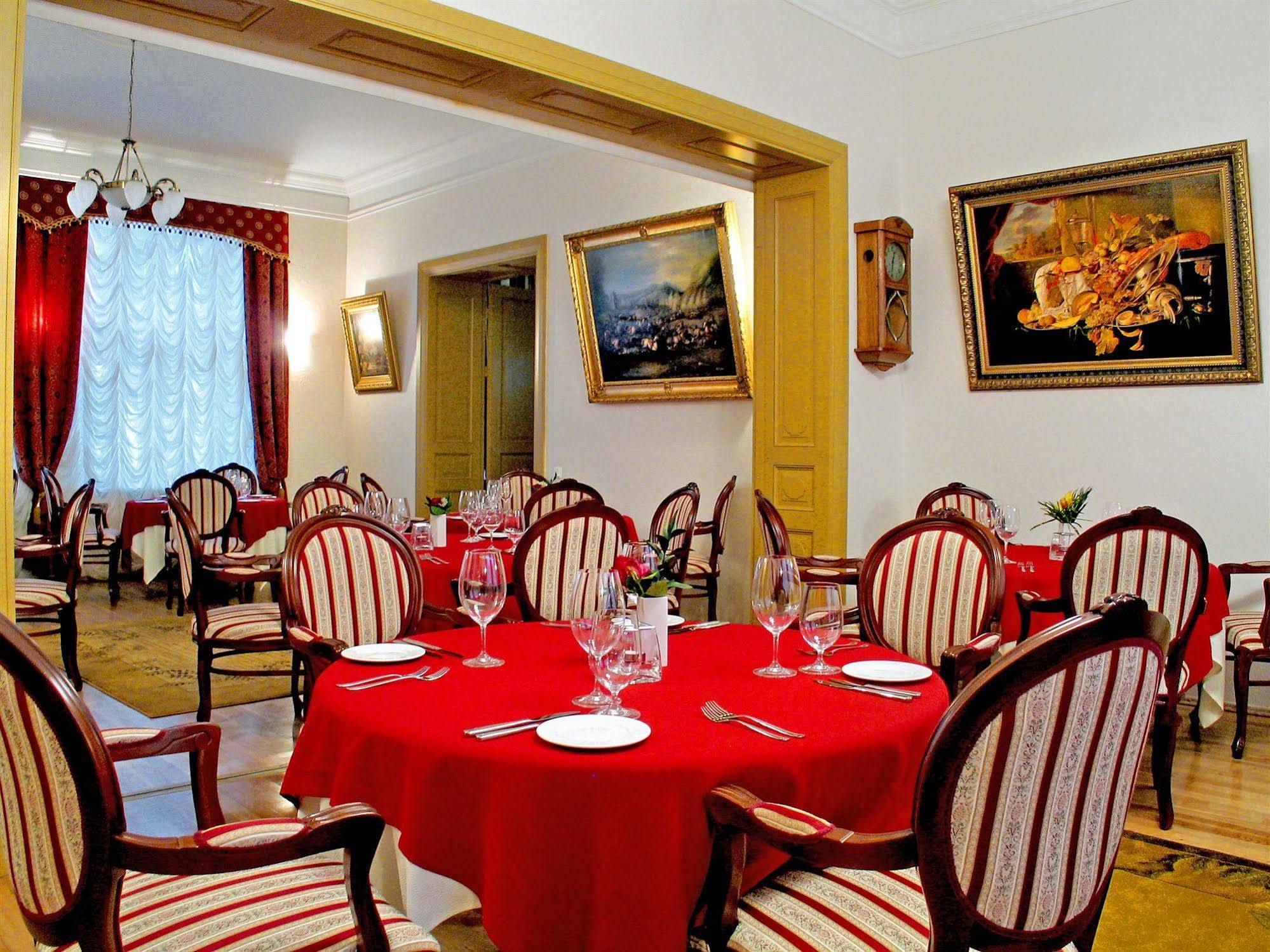 Sventes Muiza Hotel Buitenkant foto
