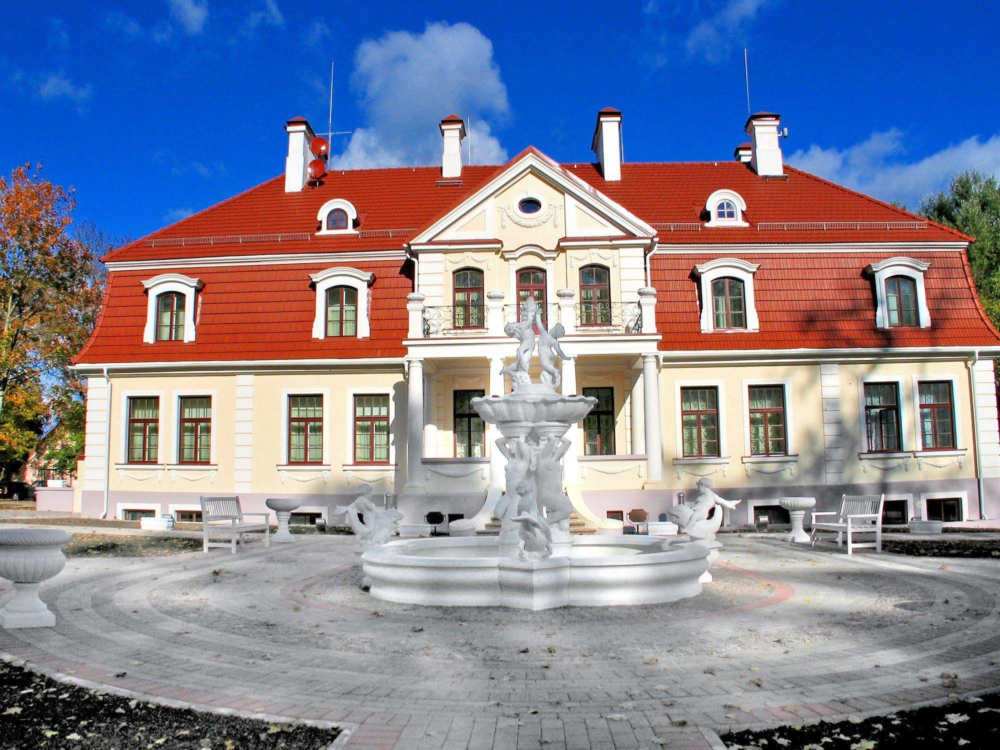 Sventes Muiza Hotel Buitenkant foto