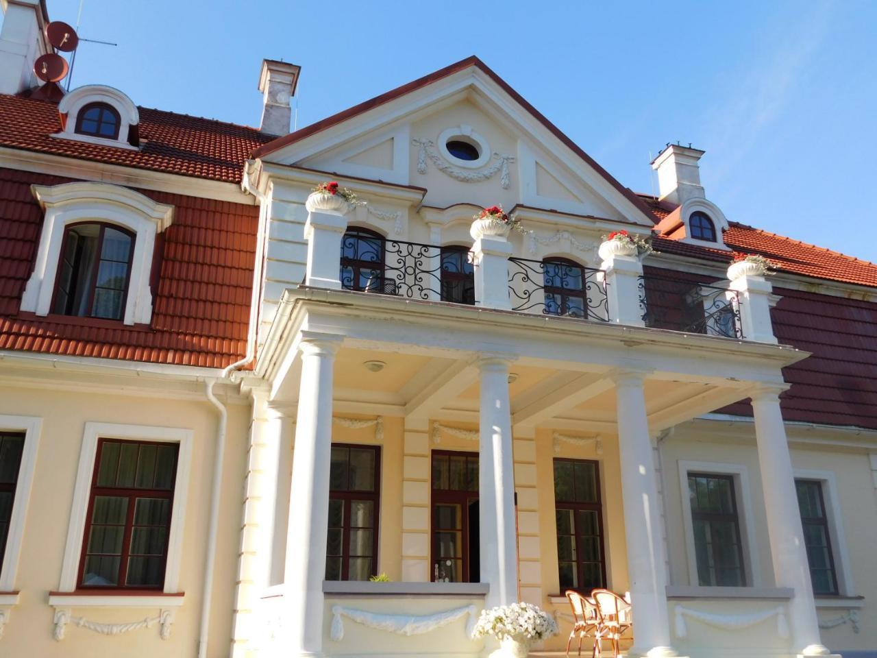 Sventes Muiza Hotel Buitenkant foto