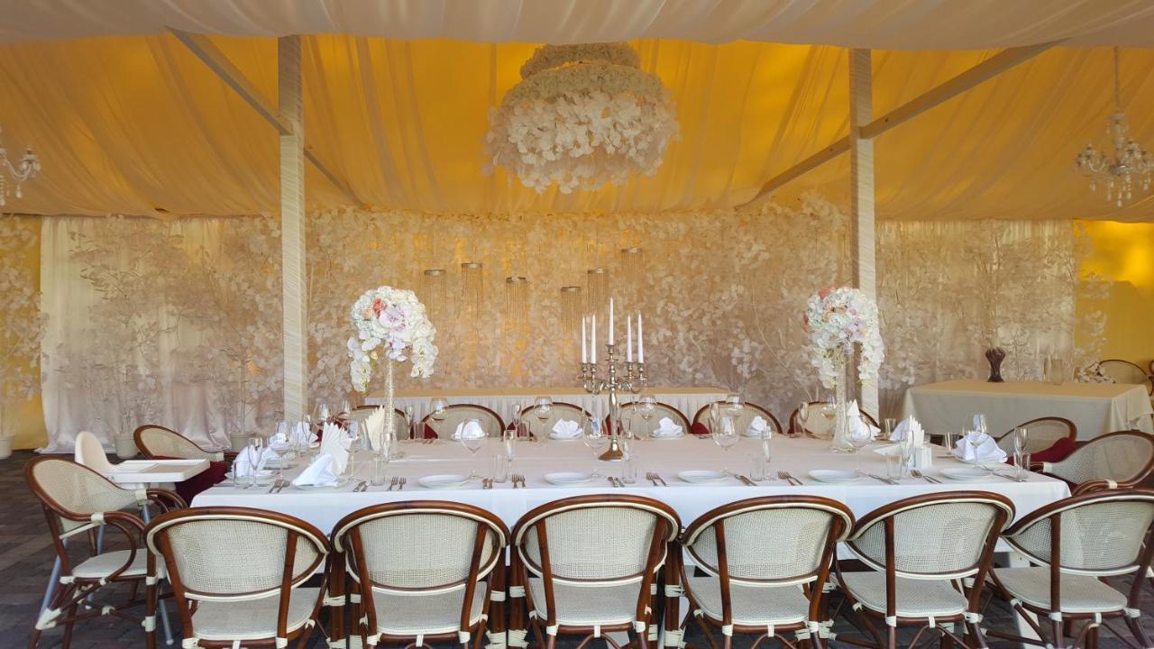 Sventes Muiza Hotel Buitenkant foto